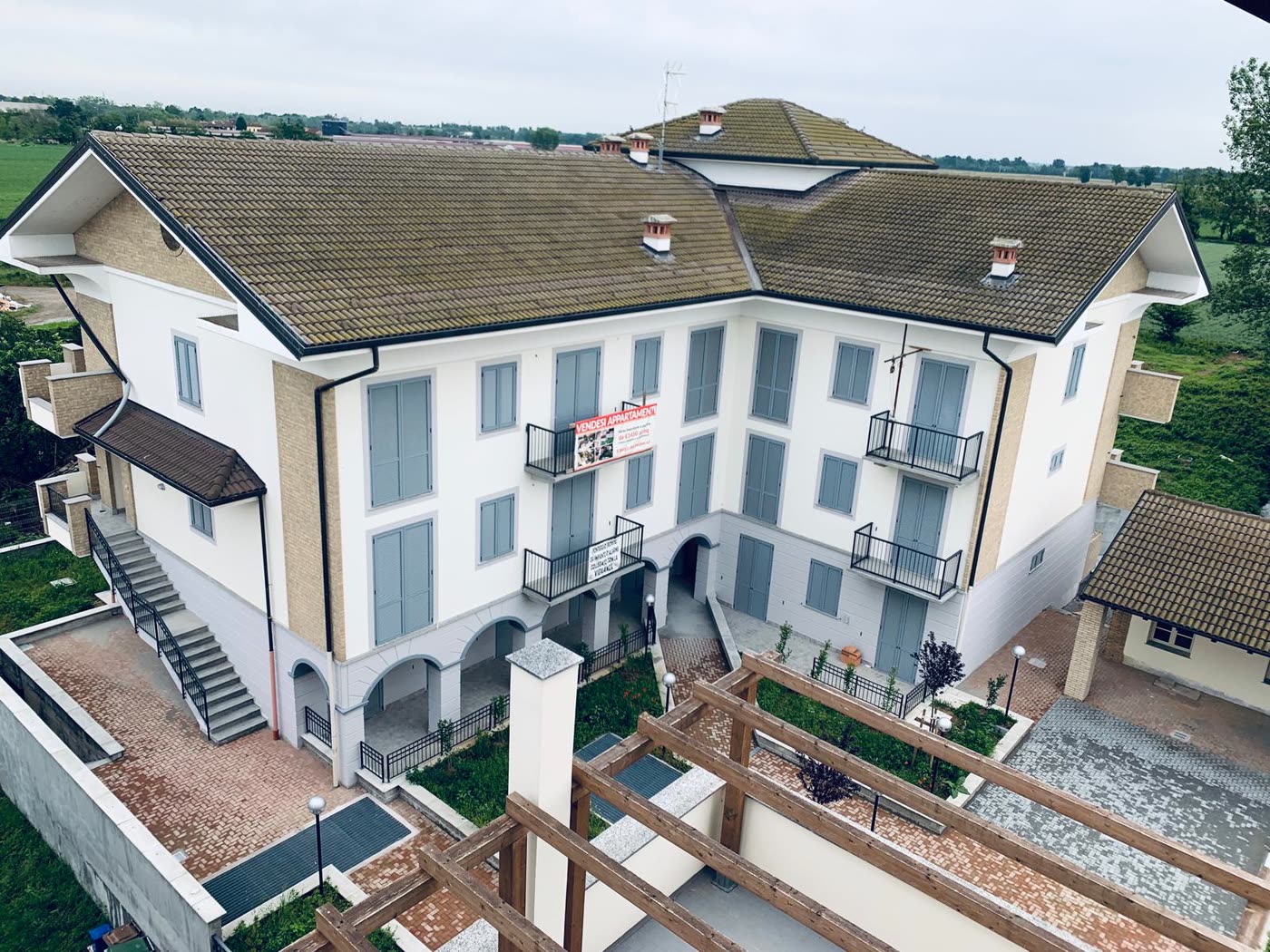 Palazzina residenziale ultimata da Lotus Group, vista dall'alto