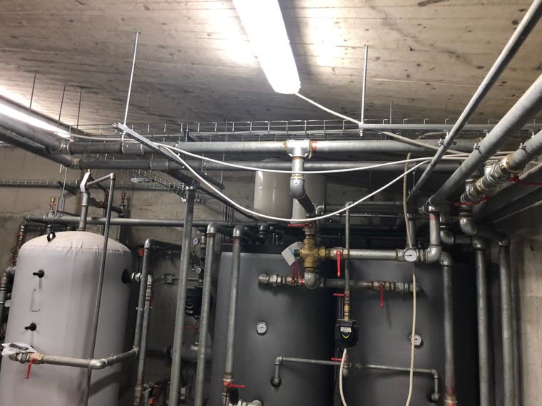Centrale termica con accumuli, collettori e pompe di circolazione