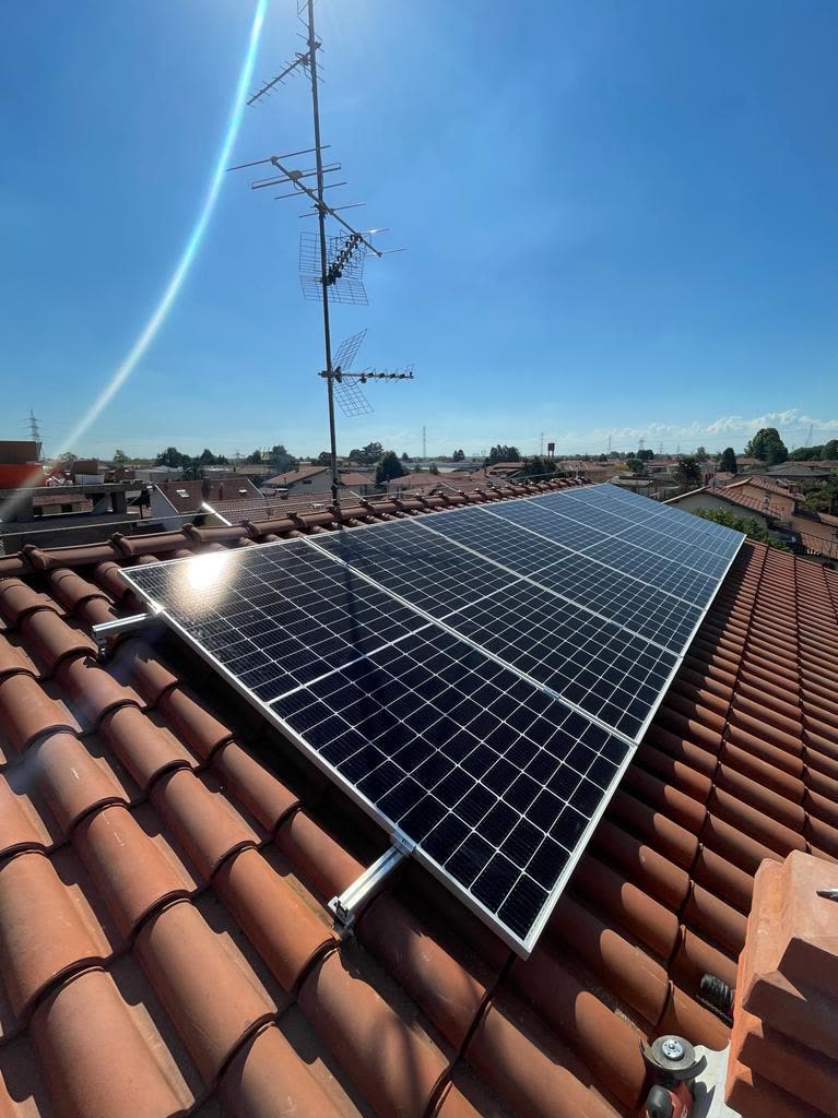 Impianto fotovoltaico su copertura in laterizio